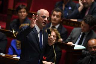 Jean-Michel Blanquer annonce l'interdiction des portables à l'école et au collège dès la rentrée 2018