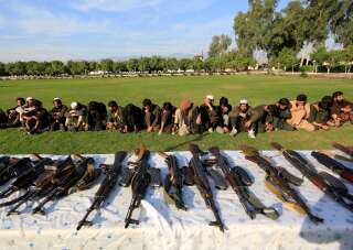 Des jihadistes de la branche afghane de Daech présentés aux médias à Jalalabad après leur reddition, le 17 novembre 2019. L’ISKP n’a depuis plus largement opéré qu’au travers de ses cellules dormantes dans les villes.