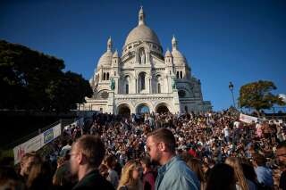 Le 9 octobre, les marches du Sacré Coeur à Paris ont été prises d'assaut par les Parisiens et les touristes, venus nombreux pour célébrer la fête des Vendanges.