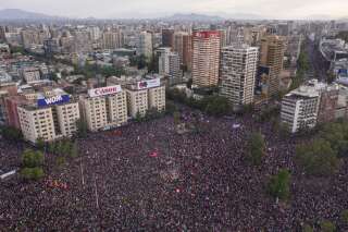 Des milliers de personnes sont descendues dans les rues de Santiago ce 25 octobre.