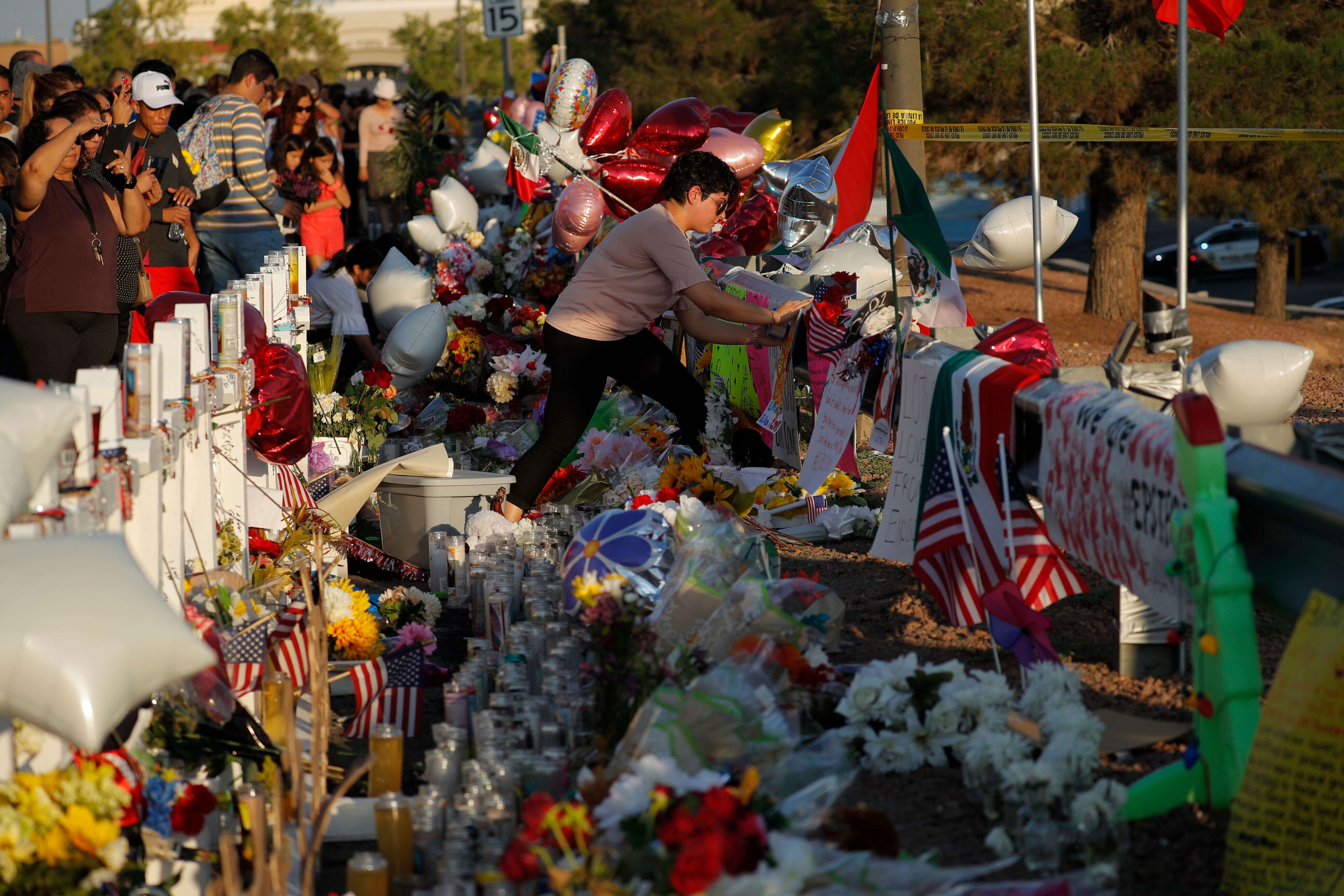 22 personnes sont mortes dans la fusillade d'El Paso au Texas, dont 8 Mexicains et une majorité d’Américains d’origine hispaniques.