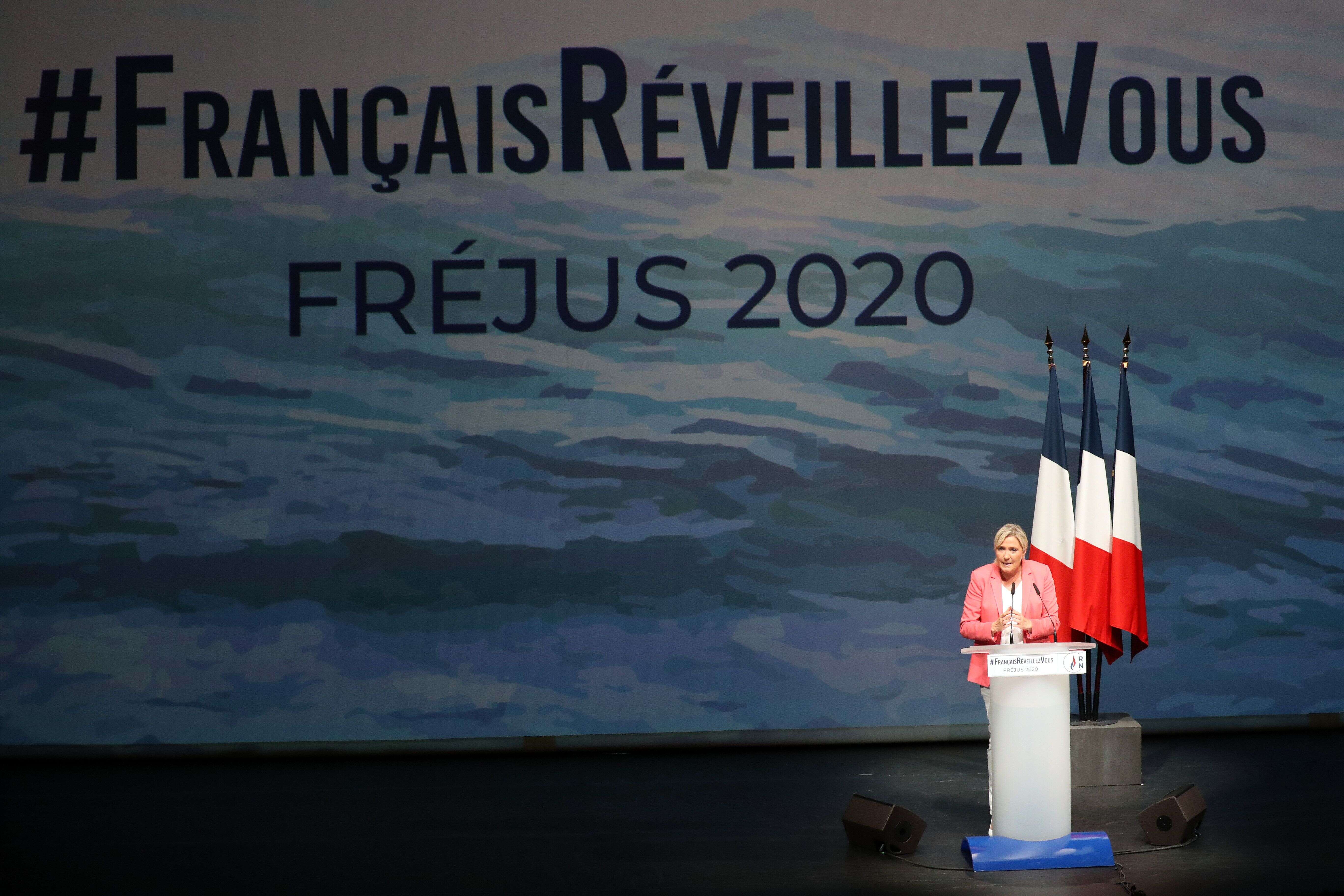 Marine Le Pen prononçant son discours de rentrée à Fréjus dimanche 6 septembre.
