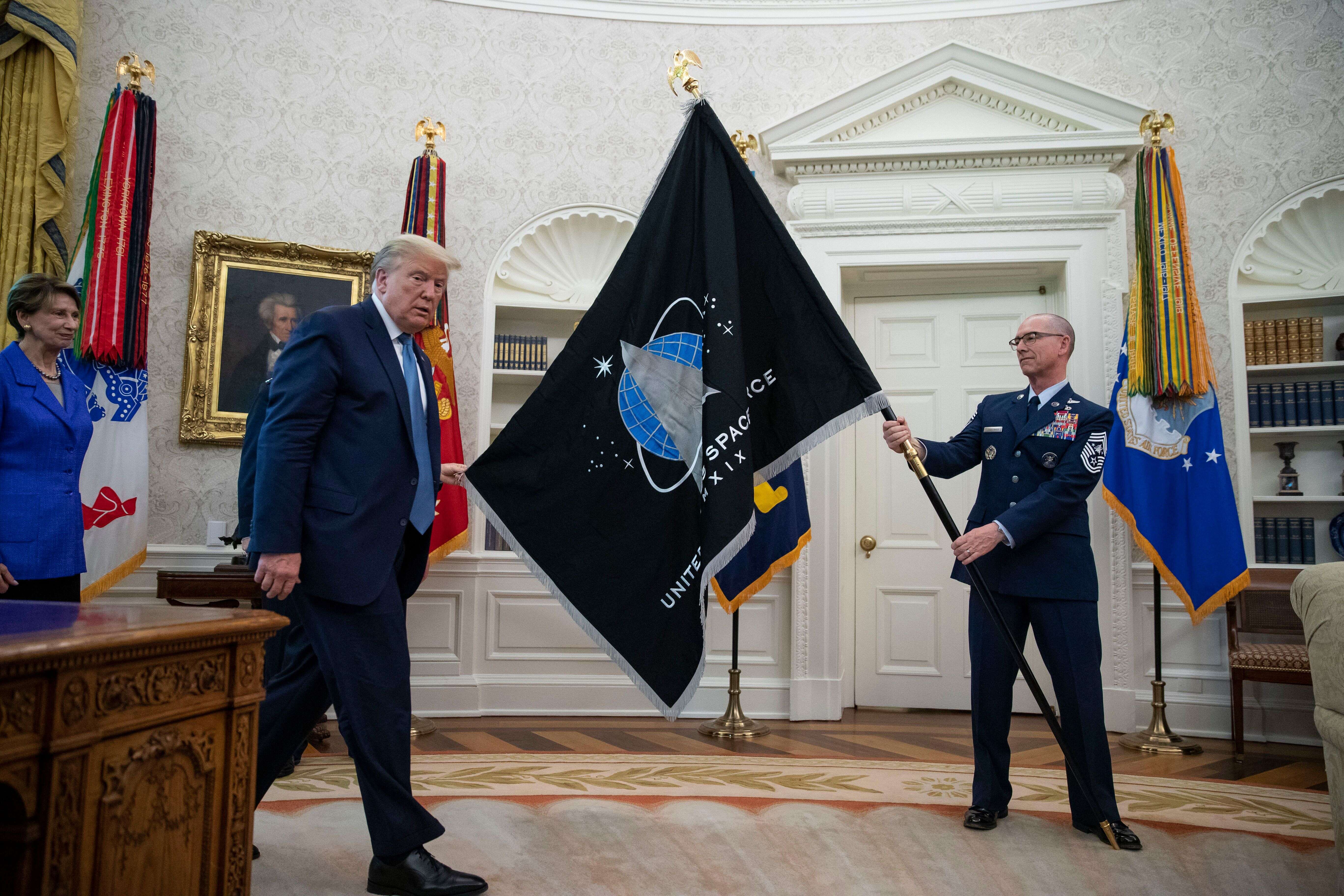 Donald Trump lors de la présentation du drapeau de Space Command
