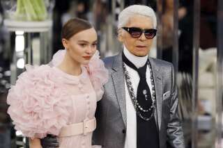 Pour la Fashion Week de Paris, Lily-Rose Depp en mariée éblouissante de la maison Chanel