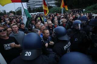 À Chemnitz, en Allemagne, néo-nazis et pro-migrants continuent de se faire face dans les rues