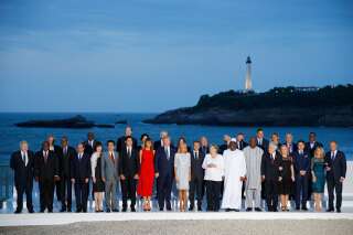 Au G7 à Biarritz, la traditionnelle photo de famille a accueilli les conjointes des dirigeants