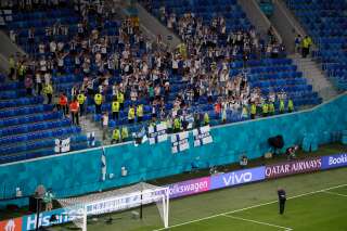La tribune des supporteurs de la Finlande lors du match contre la Belgique à Saint-Pétersbourg  le 21 juin