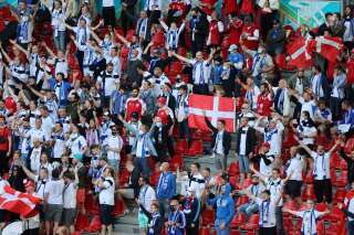 Ce samedi 12 juin, après l'inquiétant malaise de Christian Eriksen à l'occasion du match opposant le Danemark à la Finlande dans le cadre de l'Euro 2020 de football, les supporters des deux pays ont lancé des chants pour rendre hommage au milieu de terrain.
