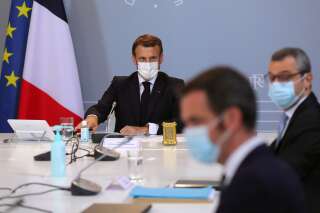 Emmanuel Macron, Olivier Véran et Alexis Kohler lors d'un conseil de défense à l'Elysée le 12 novembre 2020.