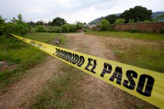 Une zone encerclée où une fosse commune contenant au moins 138 sacs avec des restes humains a été découverte, dans l'État de Jalisco au Mexique, le 18 septembre 2019.