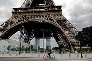 La Tour Eiffel, à Paris, le 24 avril 2020, pendant le premier confinement.