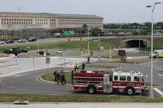 Des secours sur le lieu de l'attaque près du Pentagone, à Arlington en Virginie, le 3 août 2021.