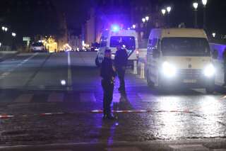 Paris: le policier, qui a tiré sur deux hommes sur le Pont-Neuf, mis en examen