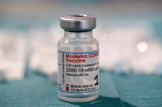 Covid-19: Moderna a commencé les essais d'un rappel de vaccin spécifique contre Omicron
