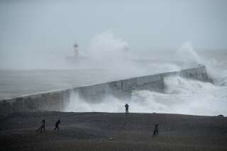 La tempête Dennis arrive dans le nord de la France avec des vents violents