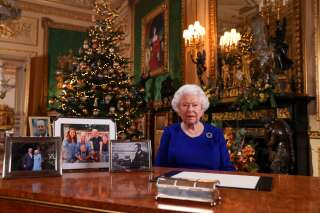 La reine Elizabeth II lors de l'enregistrement de son allocution de Noël depuis le chateau de Windsor, dans le Berkshire.