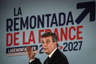 L'ancien ministre français de l'économie Arnaud Montebourg annonce sa candidature à l'élection présidentielle, le 4 septembre 2021, à Clamecy. (Photo de JEAN-PHILIPPE KSIAZEK / AFP) (Photo de JEAN-PHILIPPE KSIAZEK/AFP via Getty Images)