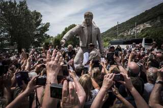 Une statue de Johnny Hallyday inaugurée à Viviers, où est enterrée la mère du chanteur