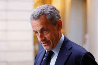 Nicolas Sarkozy reçoit une candidate LREM, sa rivale LR a 