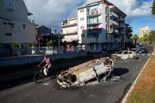 Après la Guadeloupe, un appel à la grève générale lancé en Martinique (Photo prise en Guadeloupe le 21 novembre après les émeutes à Pointe-a-Pitre. Par REUTERS/Ricardo Arduengo)