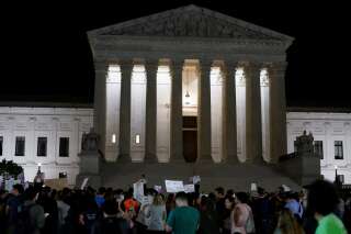 Des manifestants se sont regroupés devant l'enceinte de la Cour suprême après les révélations faites par le site Politico sur l'avenir de l'avortement aux États-Unis.