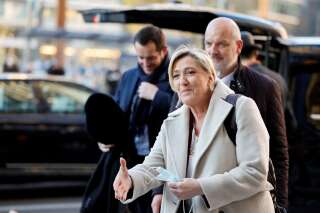 Même à l'étranger, Le Pen (ici le 28 janvier à Madrid) rattrapée par les défections au Rassemblement national