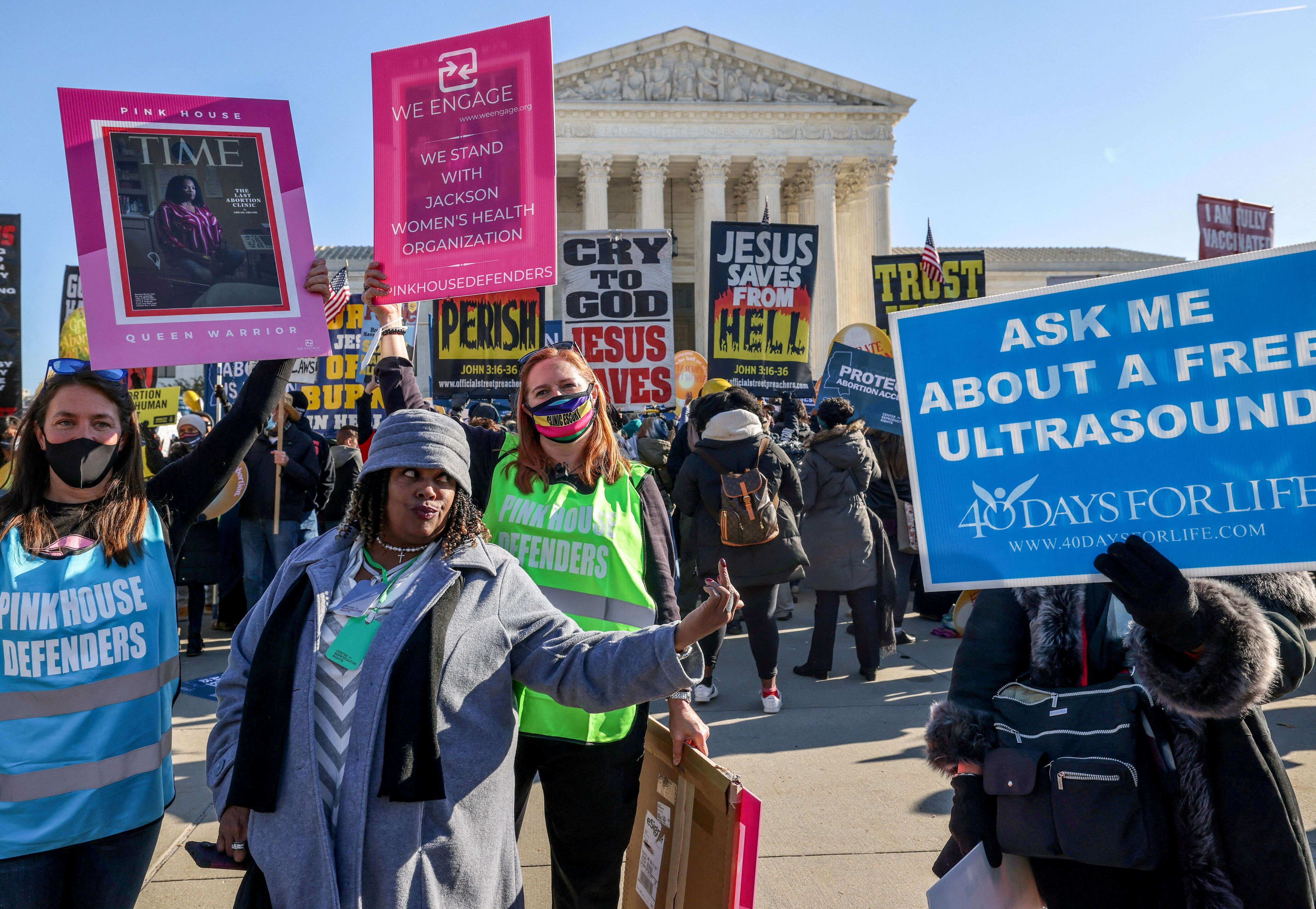 Aux États-Unis, la lutte entre les pro et les anti-avortement fait rage alors qu'une vaste offensive conservatrice a lieu pour limiter l'IVG.
