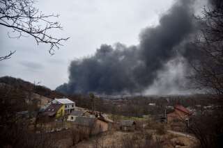 En Ukraine, Lviv prise pour cible, couvre-feu écourté à Kiev