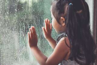 6 attitudes que j'adopte pour rassurer mon enfant pendant l'orage