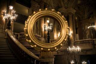 Ces pneus dorés dans l'opéra Garnier hérissent les poils de visiteurs