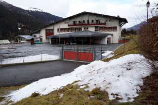 Cette photo prise le 10 février 2020 montre une école fermée aux Contamines-Montjoie (Haute-Savoie), où cinq ressortissants britanniques ont été testés positifs au nouveau coronavirus.