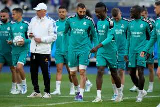 Les joueurs du Real Madrid, avec Karim Benzema au centre, à l'entraînement au Stade de France, le 27 mai 2022.