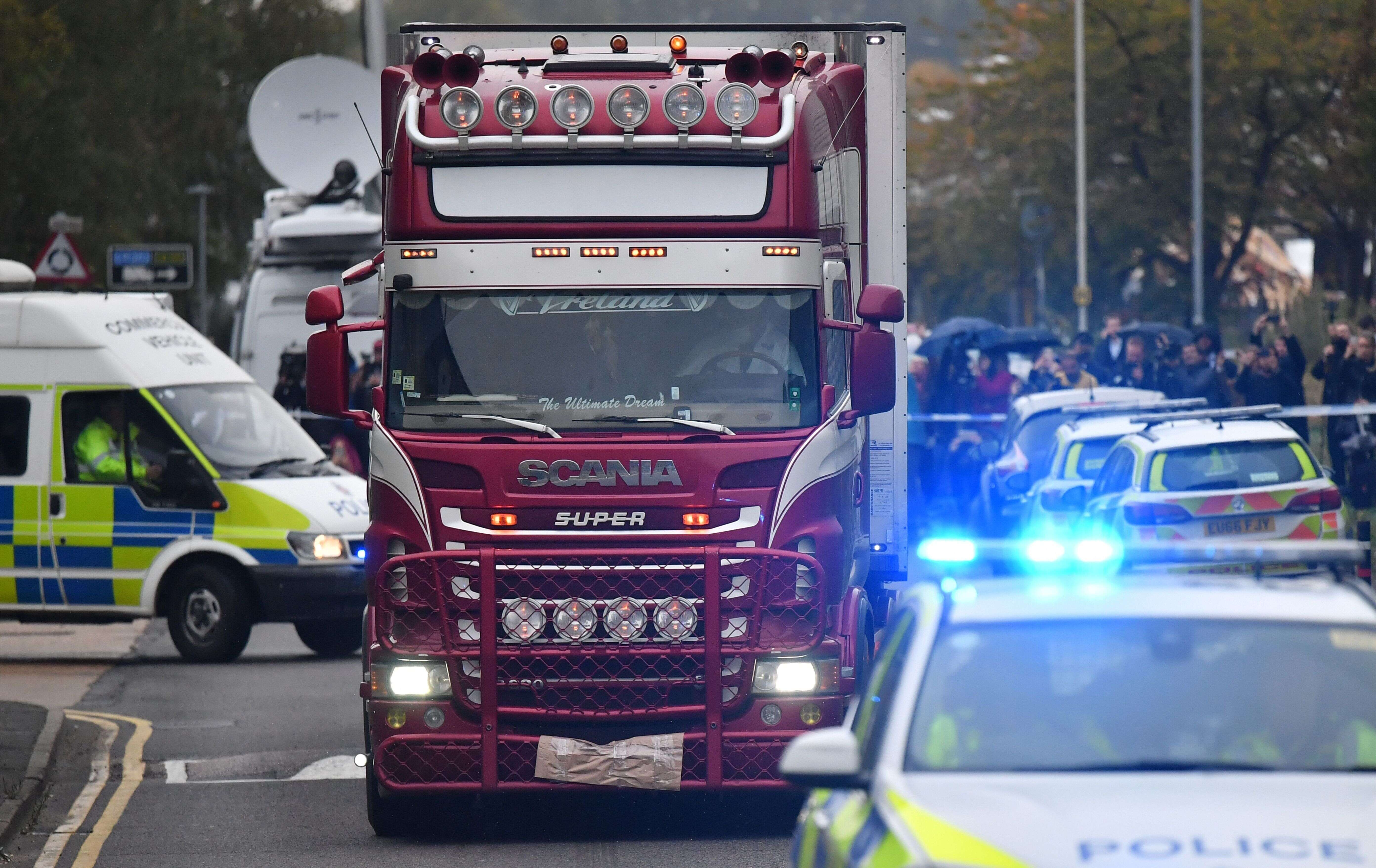 Les 39 morts retrouvés dans un camion (photographié ici le 23 octobre) au Royaume-Uni étaient Chinois