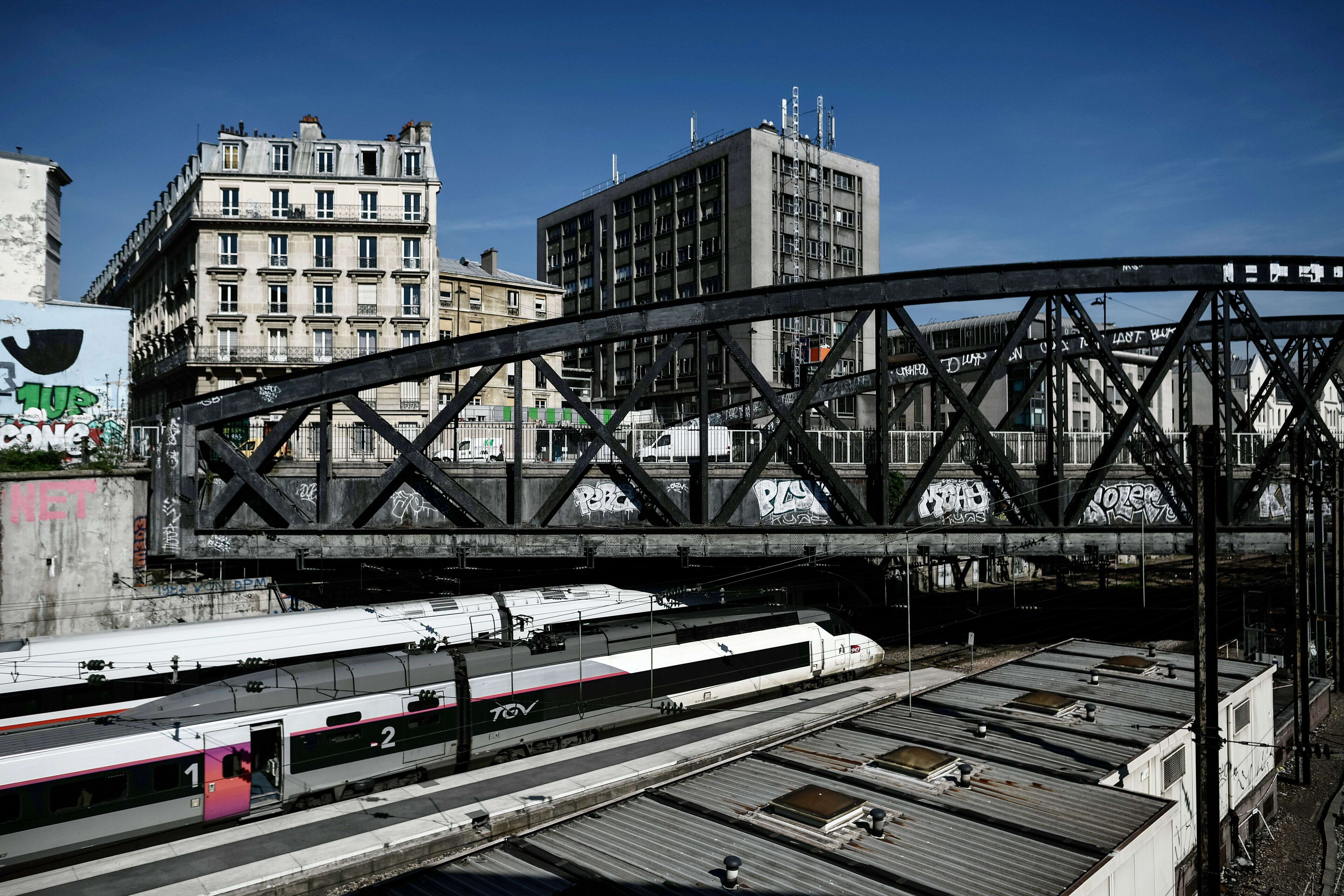 Une vue des rails de la gare de l'Est à Paris.