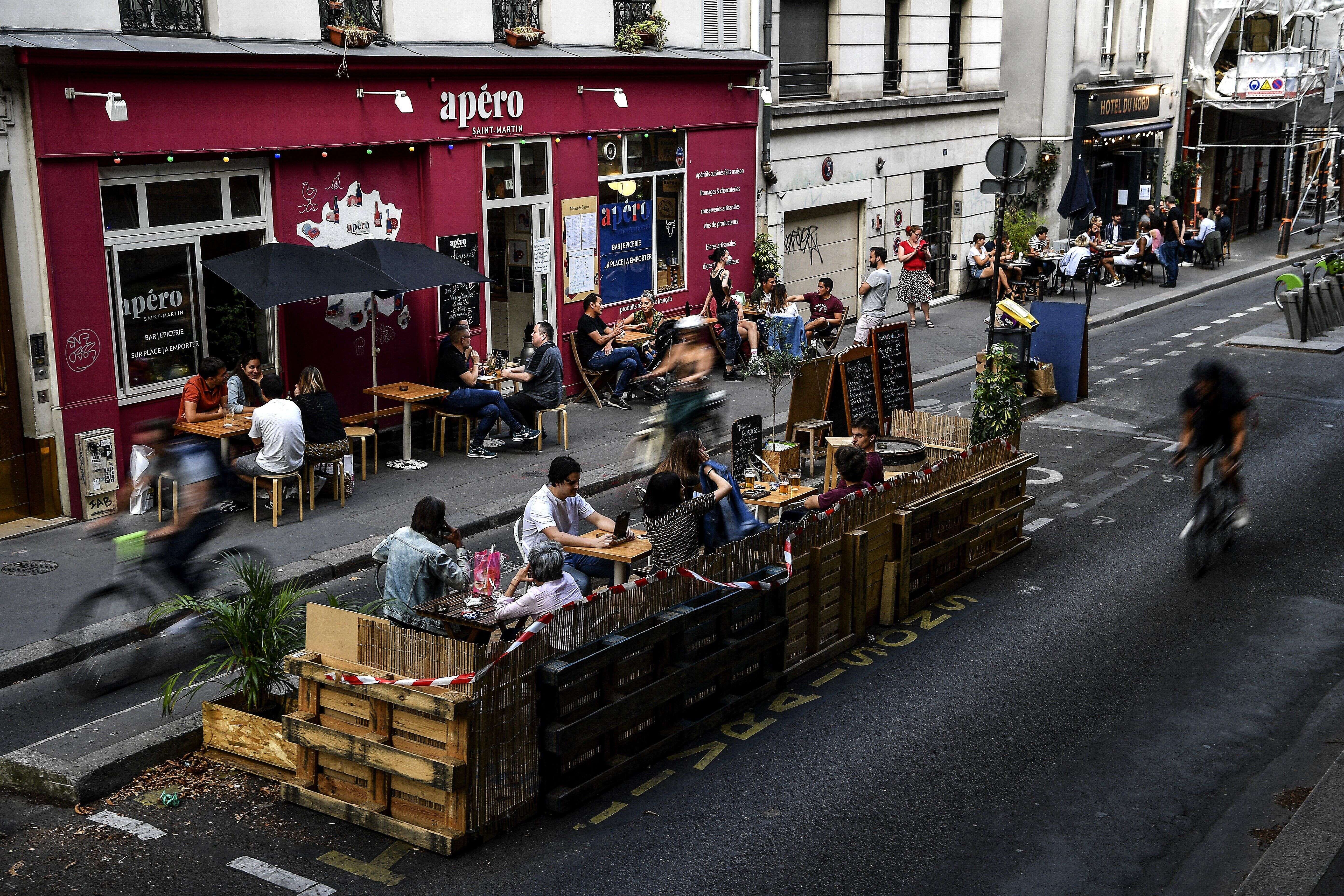 La terrasse d'un bar à Paris, le 23 juillet 2020.