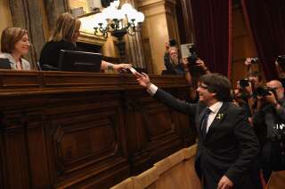 EN DIRECT. Le Parlement de Catalogne déclare l'indépendance