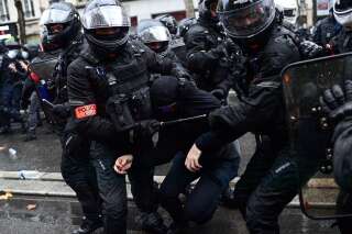 Sécurité globale: à Paris, plus de 140 interpellations et une manif ultra-encadrée