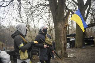 Comme de nombreux civils ukrainiens, des Français ont décidé de prendre les armes pour aider l'Ukraine à affronter les troupes russes.