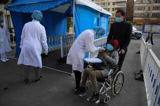 Le coronavirus en Chine a fait plus de 250 morts (Image d'illustration: devant un hôpital de Kunming, dans la province du Yunnan, ce 1er février).