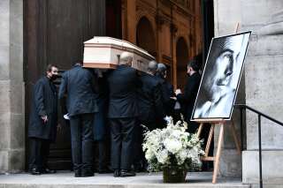 Le cercueil de Thierry Mugler entrant dans le temple protestant de l'Oratoire du Louvre à Paris, le 4 février 2022