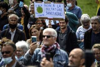 À Paris, la première manifestation anti-masques réunit 200 à 300 personnes
