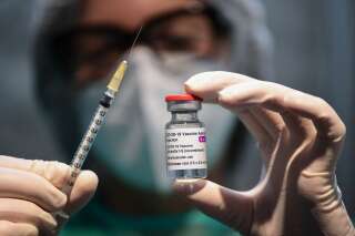 Vaccins: Les Français font moins confiance à AstraZeneca qu'à Pfizer