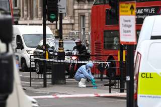 Arrestation à Westminster d'un homme armé de trois couteaux