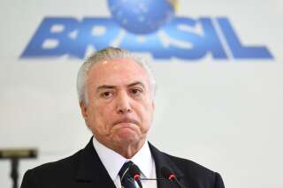 Le président du Brésil Michel Temer enregistré en train de valider des 
