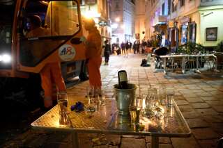 Une table à l'extérieur d'un restaurant près d'un des lieux de l'attaque à Vienne, en Autriche (photo datant du 3 novembre 2020).