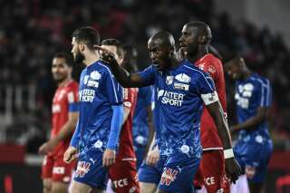 Dijon-Amiens interrompu quelques minutes après des cris racistes contre Prince Gouano