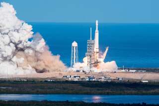 SpaceX: Les touristes spatiaux qui doivent voler autour de la Lune forcés de patienter