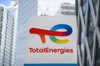Le nouveau logo TotalEnergies dévoilé à La Défense, le 28 mai 2021.