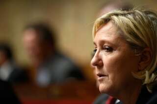 Calais: Marine Le Pen accuse le gouvernement 