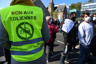Une protestation anti éoliennes s'est tenue le 3 mai 2021 à Saint-Brieuc contre le projet de construction de 62 éoliennes offshore dans la baie de Saint-Brieuc.
